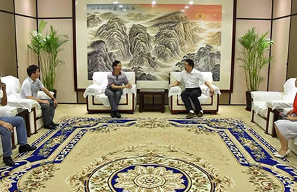 区镇领导来我集团高温慰问 情系基层送清凉